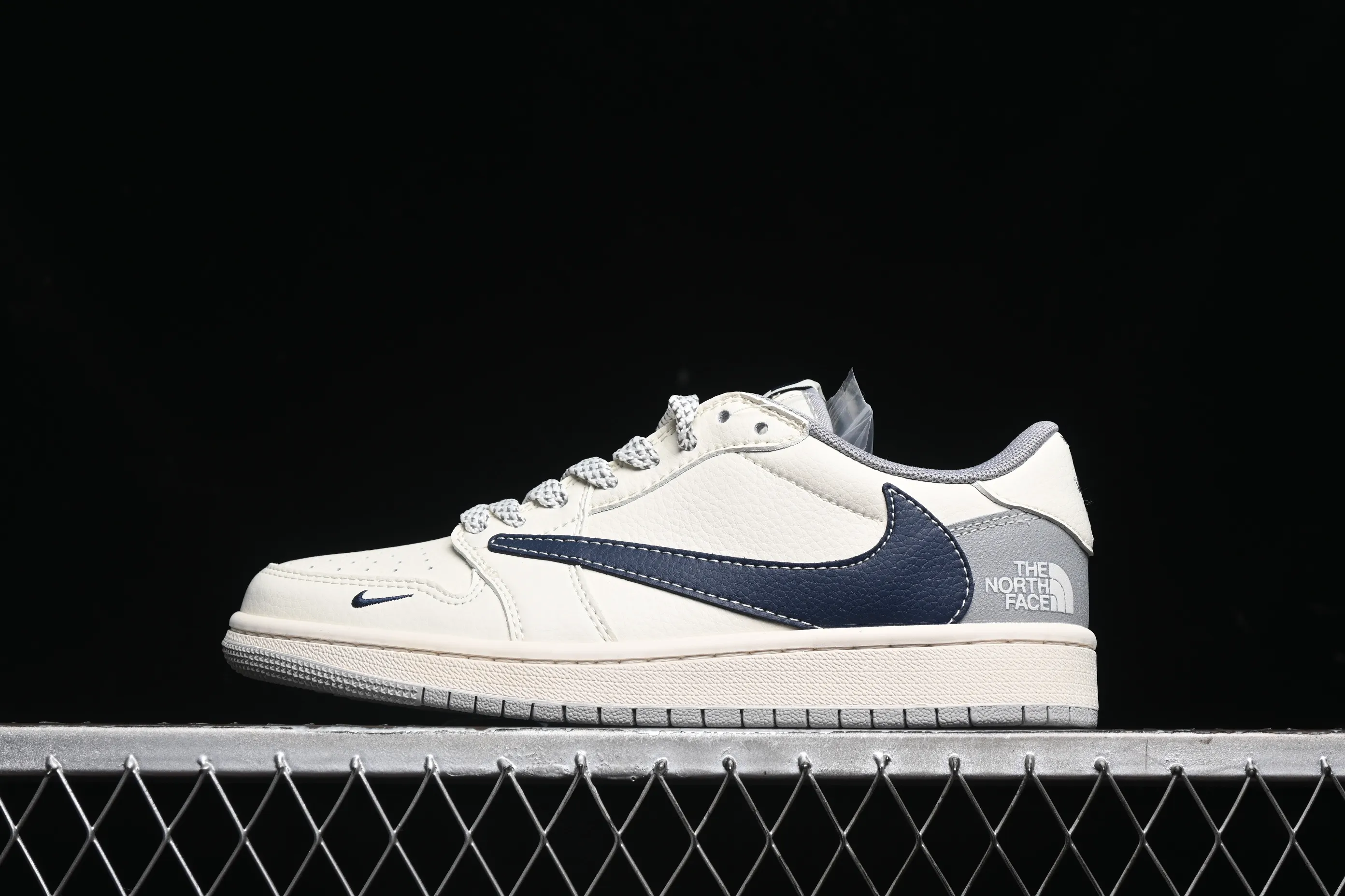 All categories Air Jordan Jordan series basketball shoes Air Jordan 1 Low High-end customized low-top sneakers Travis Scott x Fragment Design x Air Jordan 1 Low OG SP AJ1 Joe 1 North Face joint-beige black gray bottom low-top cultural casual sneakers XS3086-002